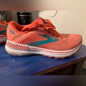 BROOKS ATHLETIC SHOES, WOMEN'S SIZE 7, TANGERINE